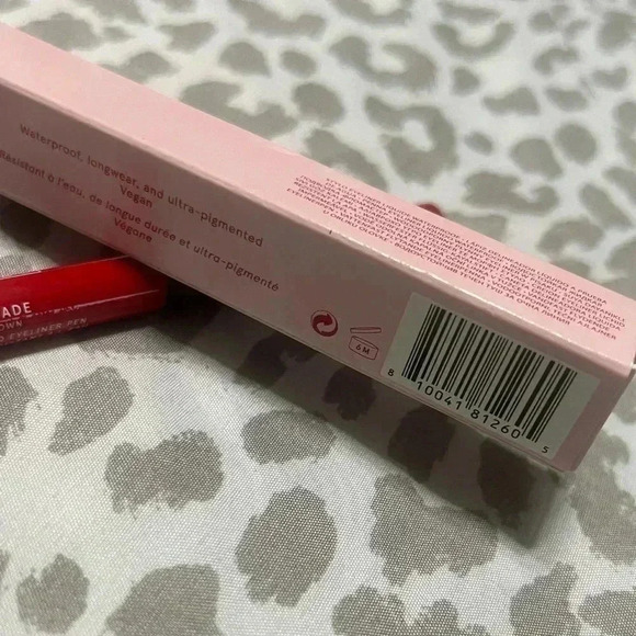 One Size Liquid Eyeliner - Picture 2 of 6